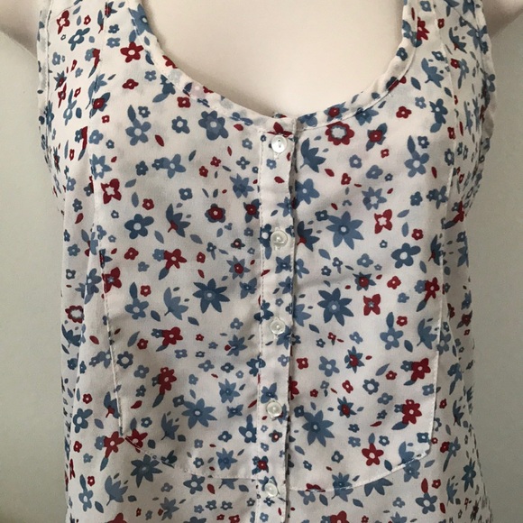 Floral top - Picture 2 of 3