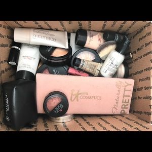 Box High End Makeup, Preowned, See Details in Pics