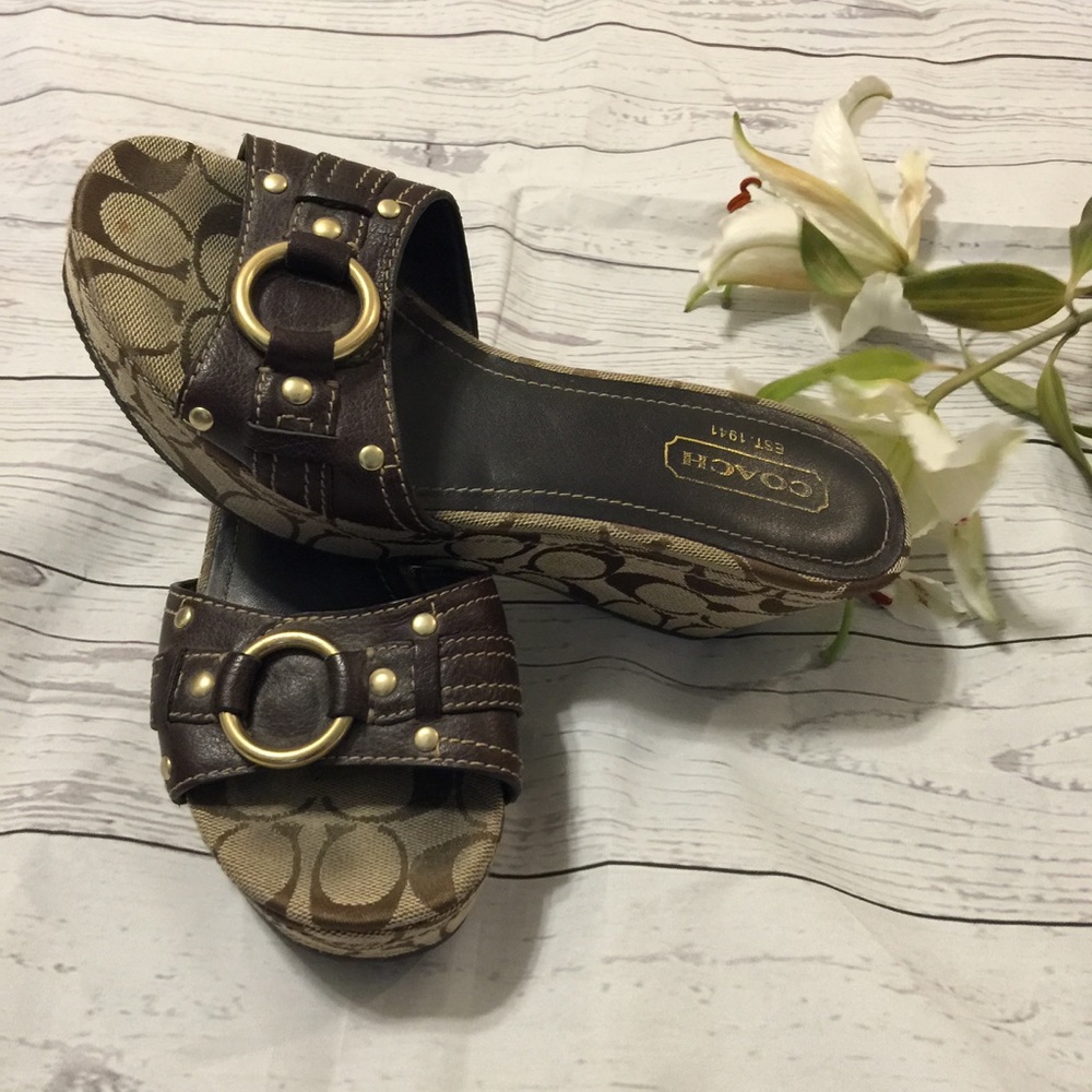 Authentic coach shoes. Signature. Size 6.5