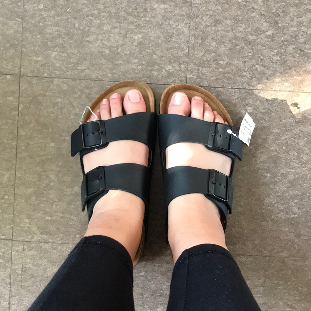 NEW WITH TAGS Black Birkenstock Arizona Size 6.5-7