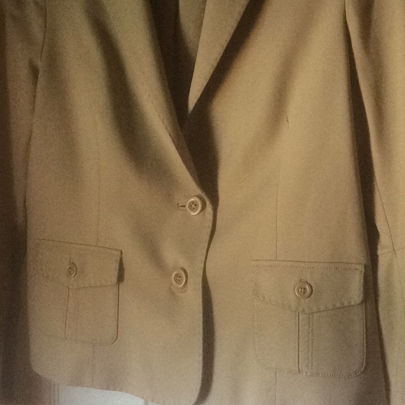 Ellen Tracy Button Blazer - Picture 2 of 8