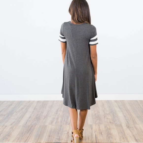 Dress - Picture 3 of 4