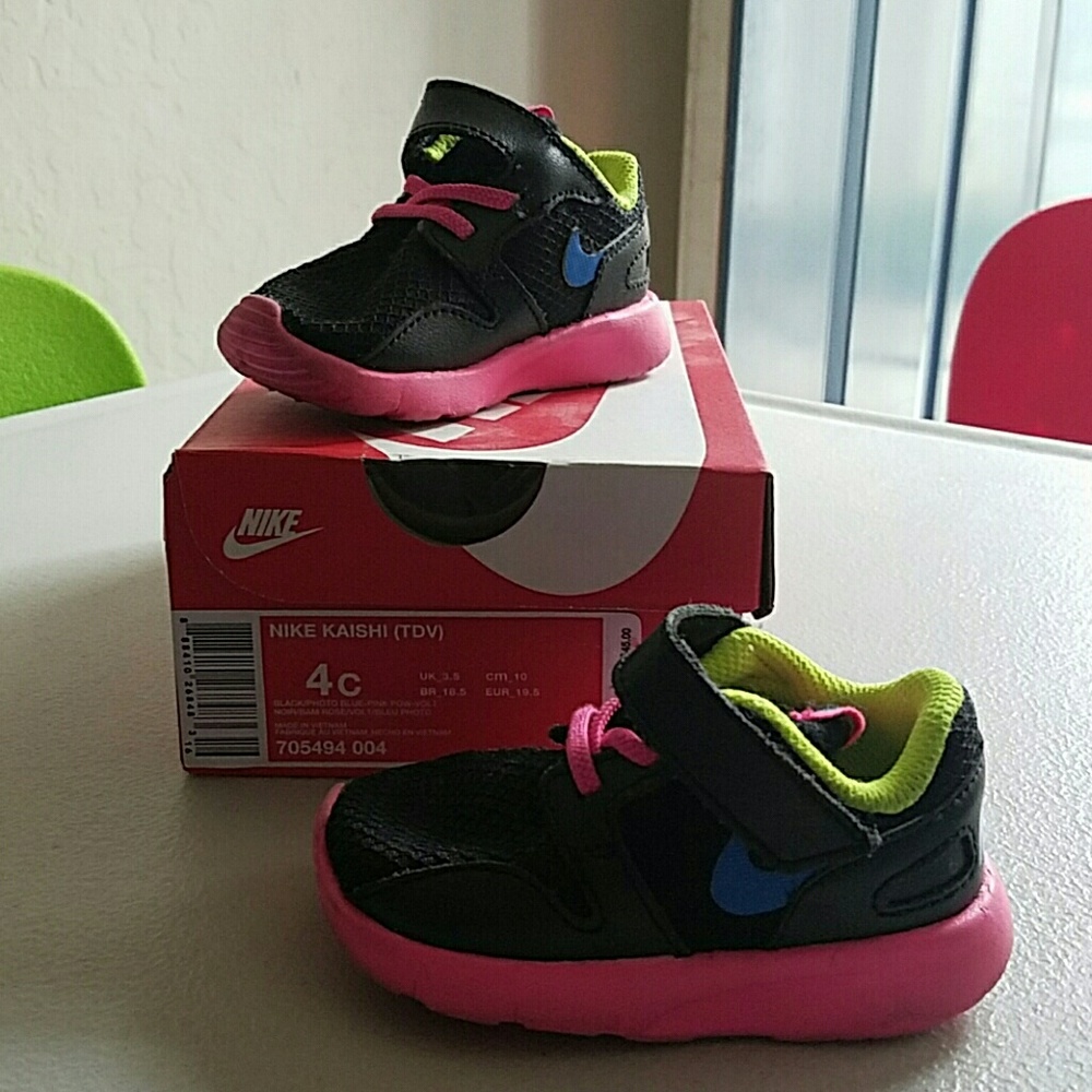 Black Nike toddler sneakers