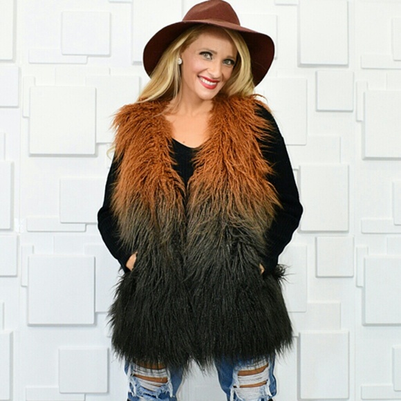 🔴LAST 1🔴 OMBRE FAUX FUR VEST - Picture 3 of 4