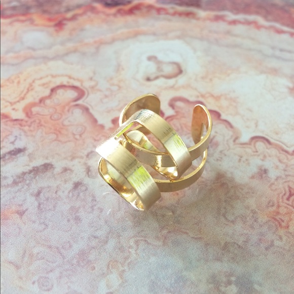 🥰 A Set of Two Gold Tone Rings One Size Fits All - Picture 9 of 9