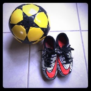 Nike Soccer Cleats Size 1Y