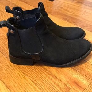 Steve Madden Black Chelsea Boots