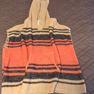 Cute poncho!!! Good condition!!