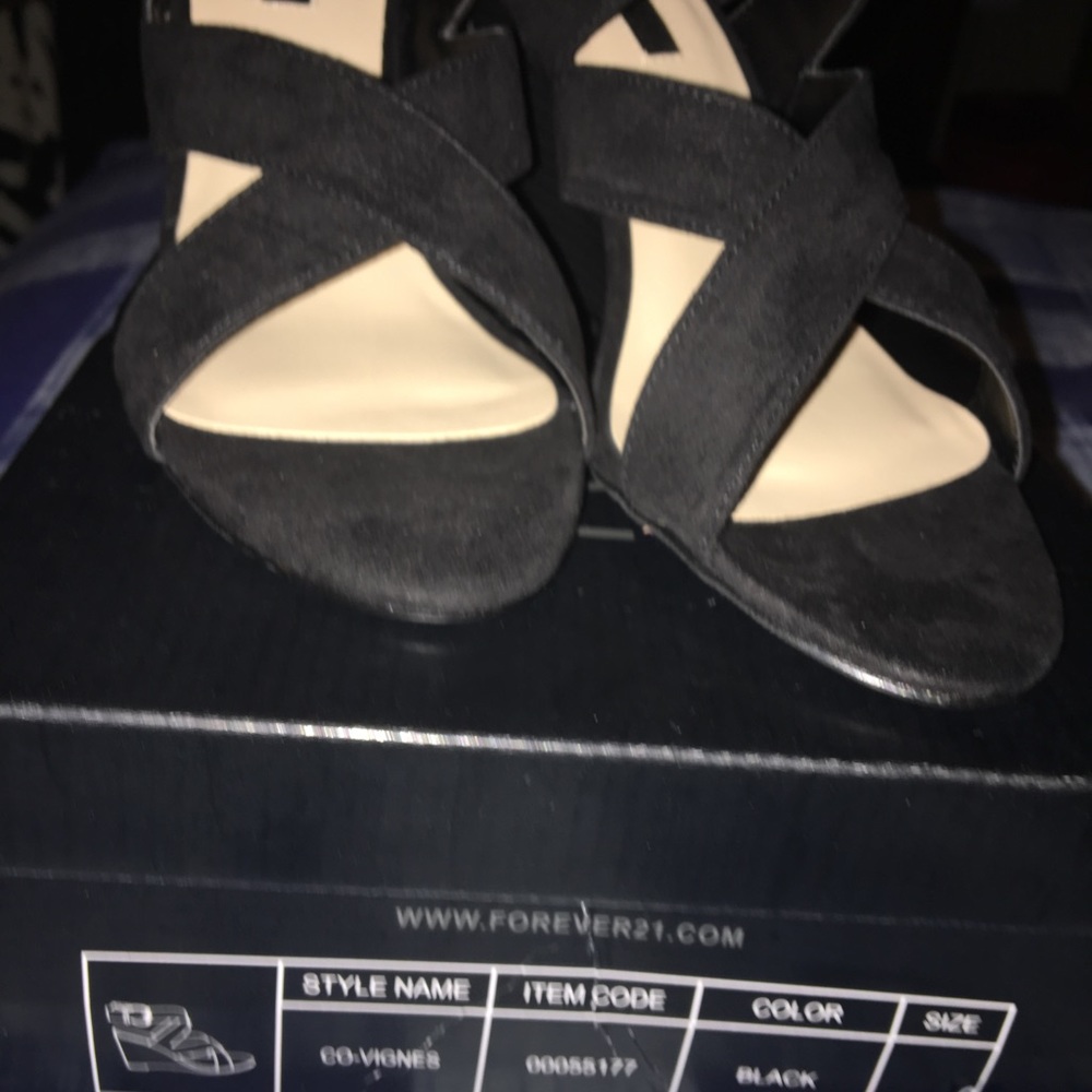 Sandals - Picture 2 of 4