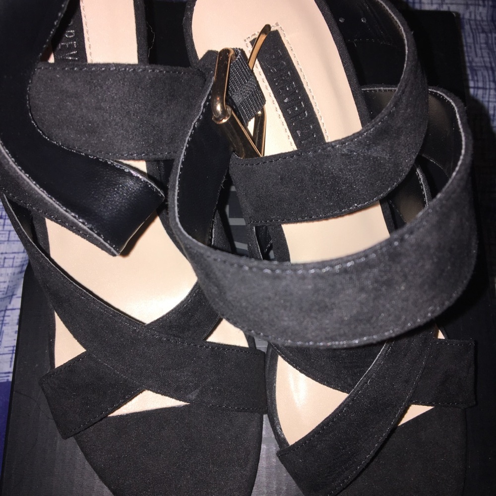 Sandals - Picture 3 of 4