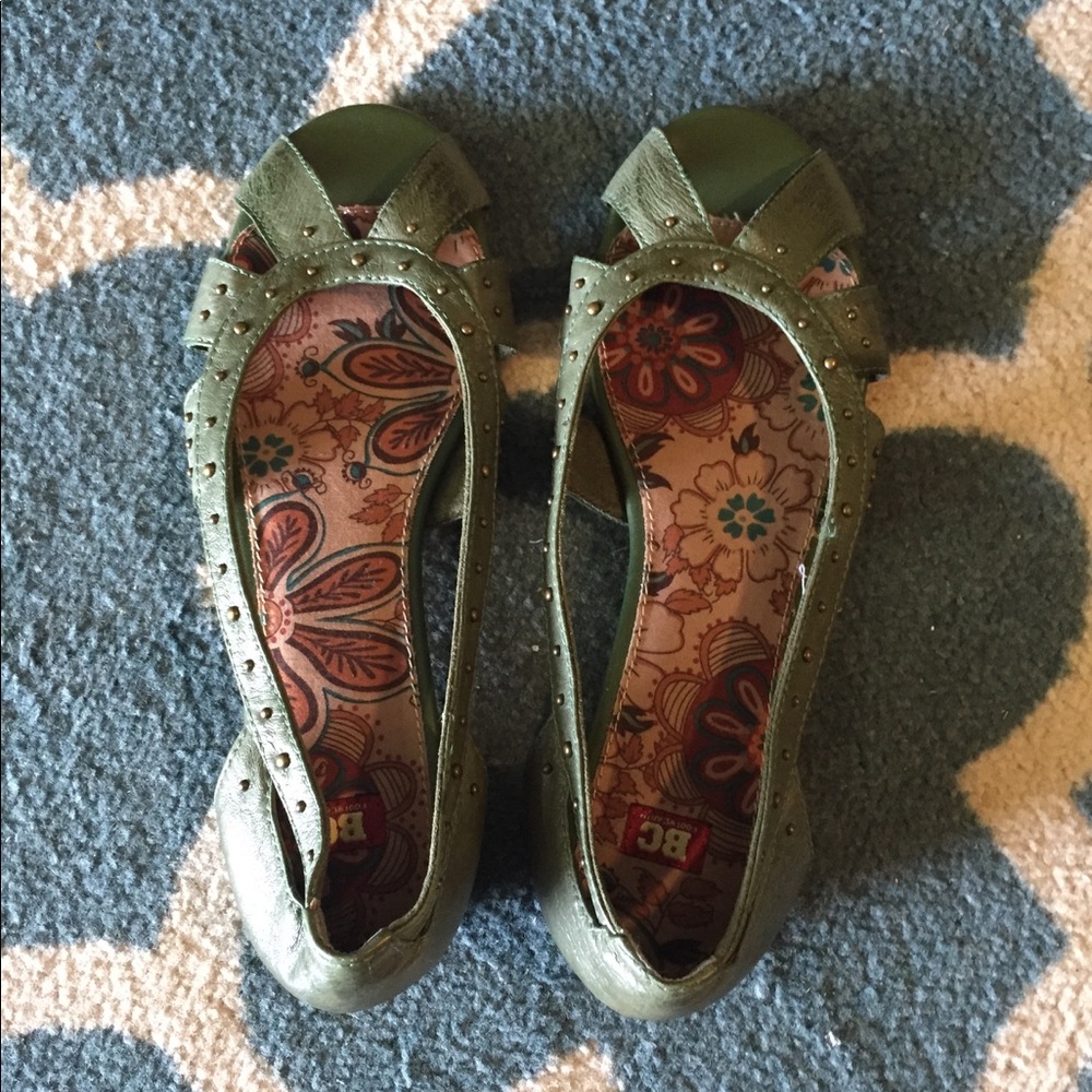 BC footwear green leather peep toe flats
