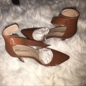 Breckelle's Bronze Heels
