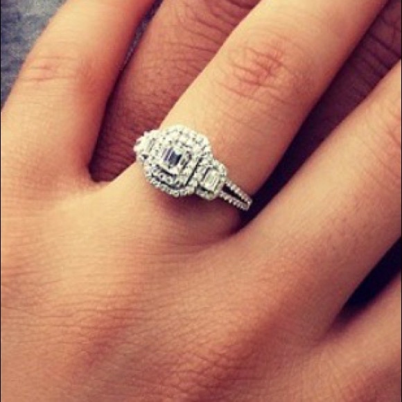 Helzberg: Emerald cut diamond ring - Picture 2 of 3