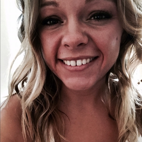 Meet your Posher, Gabrielle - Picture 1 of 1