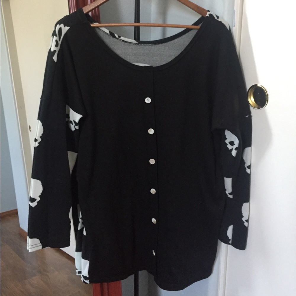 Black & white skull sweater