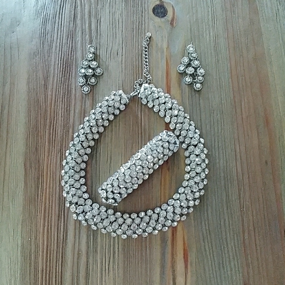 Necklace, bracelet & earrings