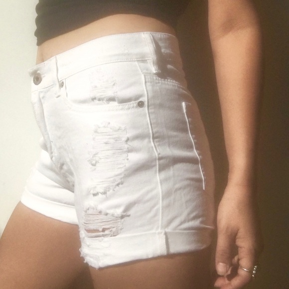 Bullhead Pants - White Boyfriend Shorts Bullhead Pants - White Boyfriend Shorts