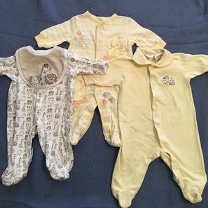 Set of 3 gender neutral sleep & play outfits