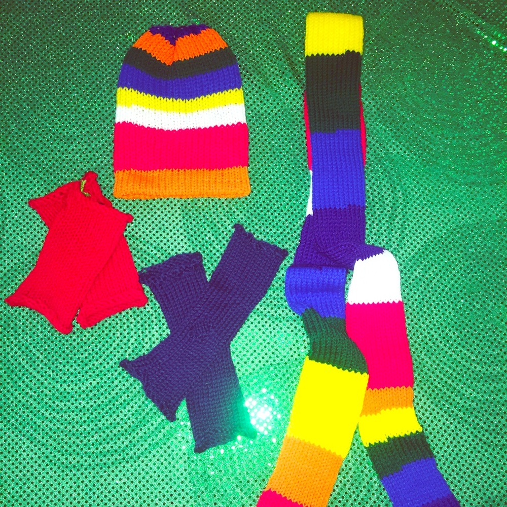 Hat, scarf and fingerless gloves set