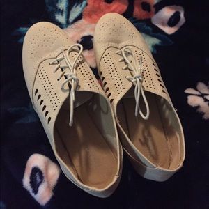 Cream Oxford shoes