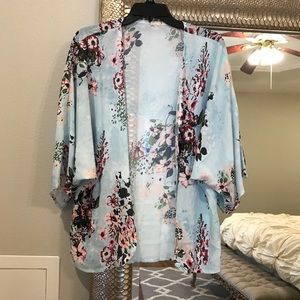 NWOT Floral Kimono