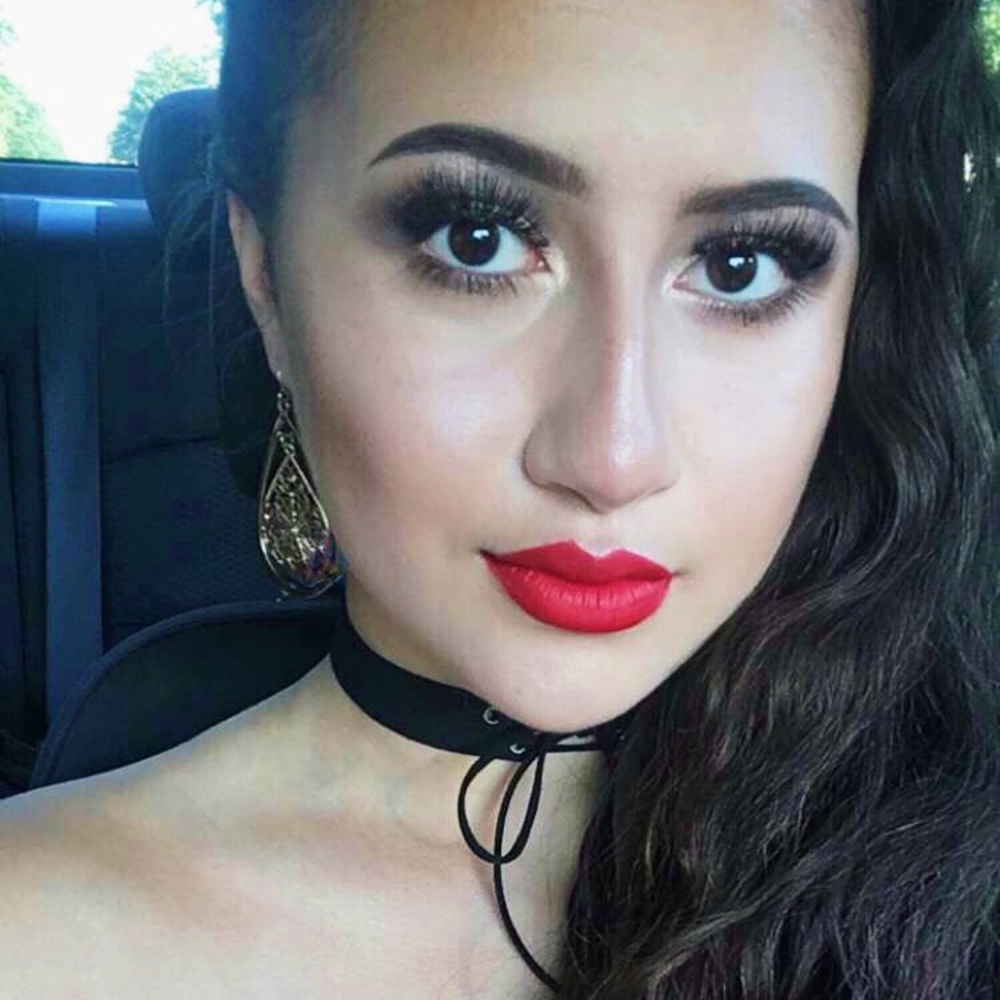 Meet your Posher, Nina