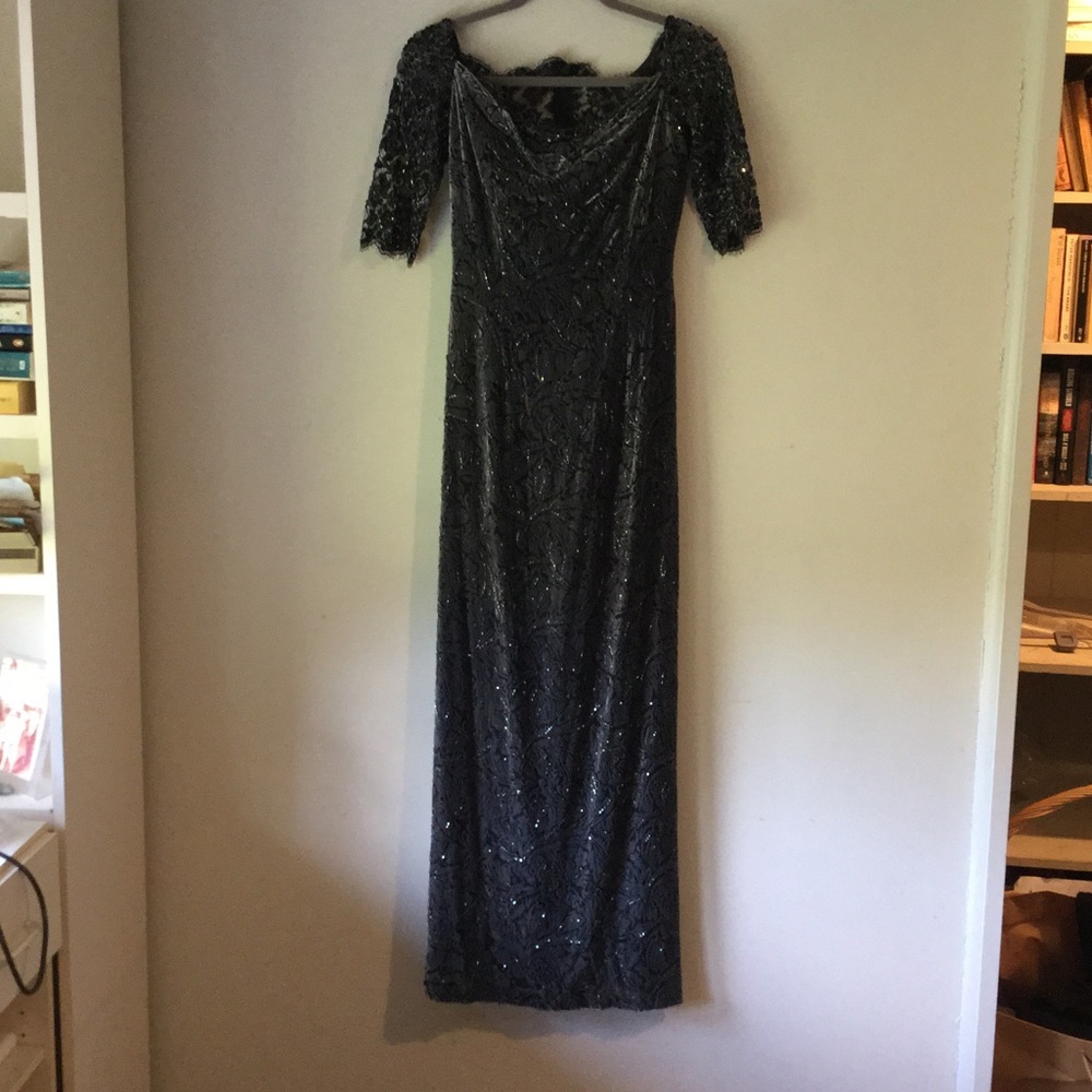 BADGLEY MISCHKA GOWN🎉