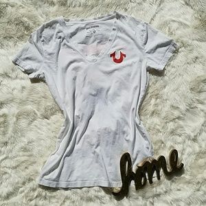 💕True Religion v-neck White T-shirt