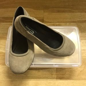 Skechers Womens Casual leather slip on