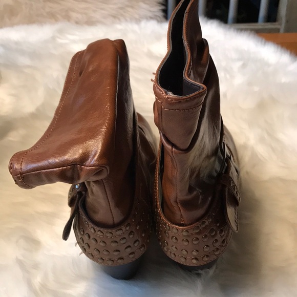 Cute booties for fall🍂 - Picture 2 of 4