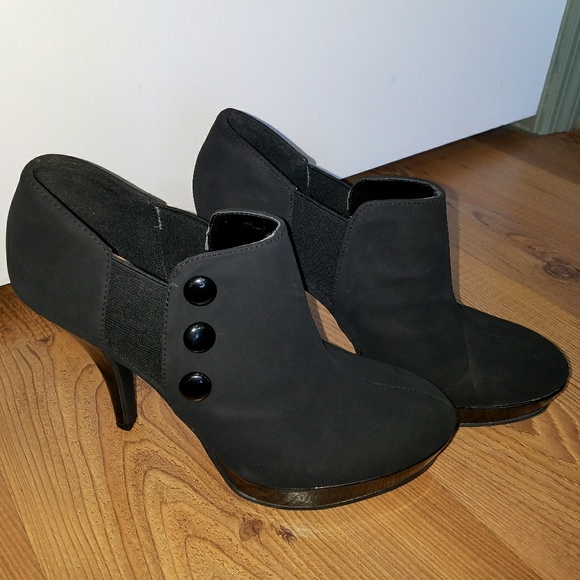 Classy Black Heels - Picture 1 of 6