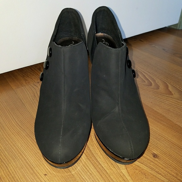 Classy Black Heels - Picture 3 of 6