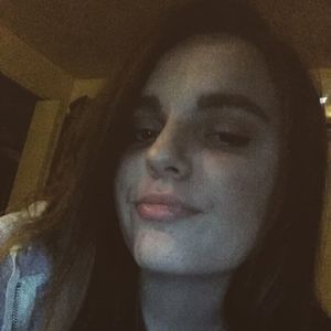 Meet your Posher, Caitlin