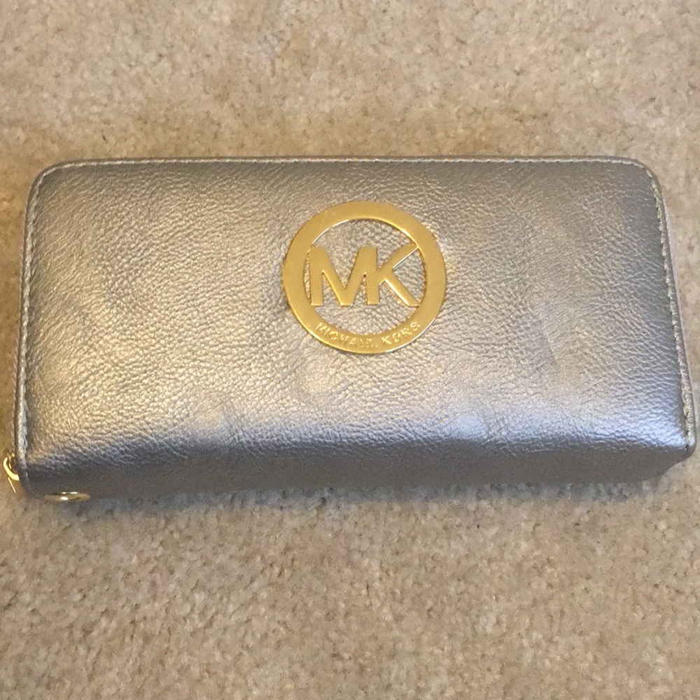 Micheal Kors wallet wristlet (faux)