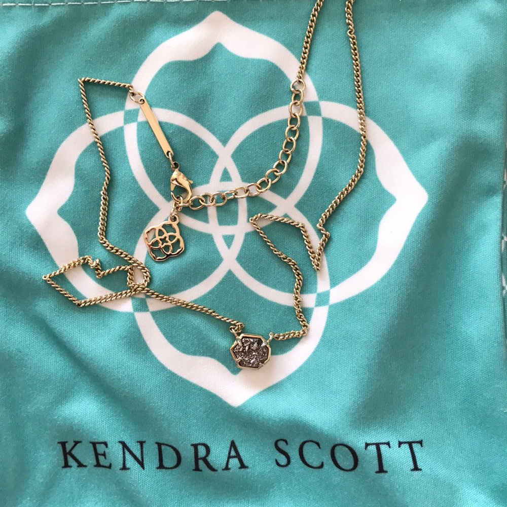 Kendra Scott necklace