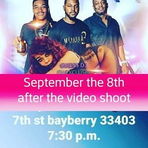 Meet your Posher, Ezzyy