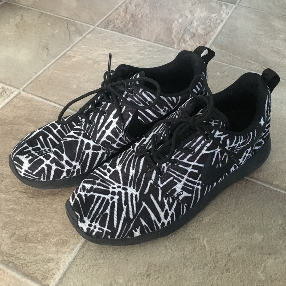 Nike Roshe One Sneakers