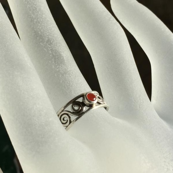 Sterling silver filigree red ruby stone toe ring - Picture 2 of 7