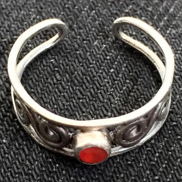 Sterling silver filigree red ruby stone toe ring - Picture 3 of 7