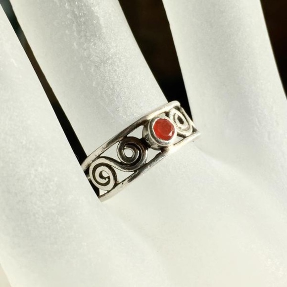 Sterling silver filigree red ruby stone toe ring - Picture 4 of 7