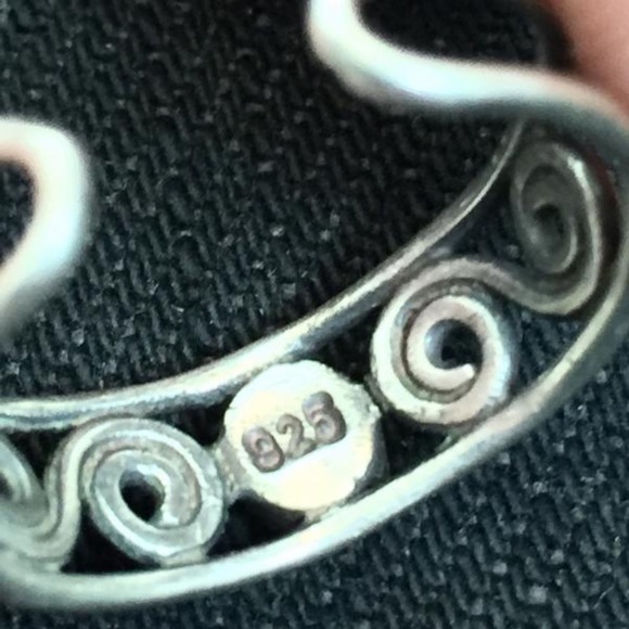 Sterling silver filigree red ruby stone toe ring - Picture 6 of 7