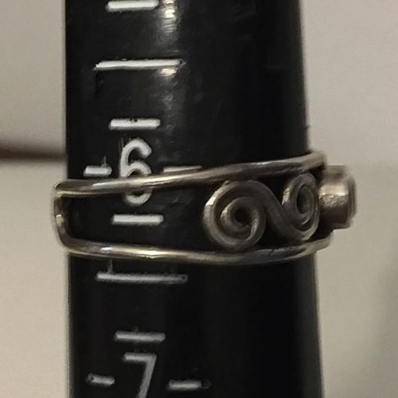 Sterling silver filigree red ruby stone toe ring - Picture 7 of 7