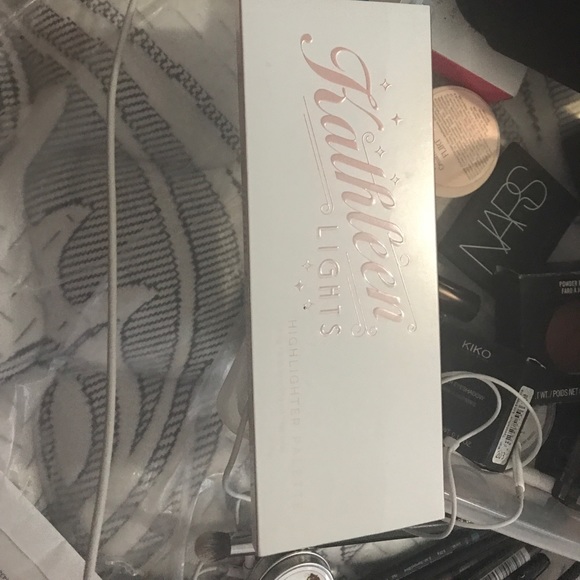 Kathleen collaboration with makeup geek - Picture 3 of 3