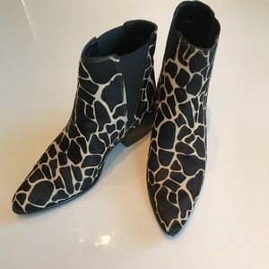 Urban Outfitter Giraffe Print Booties