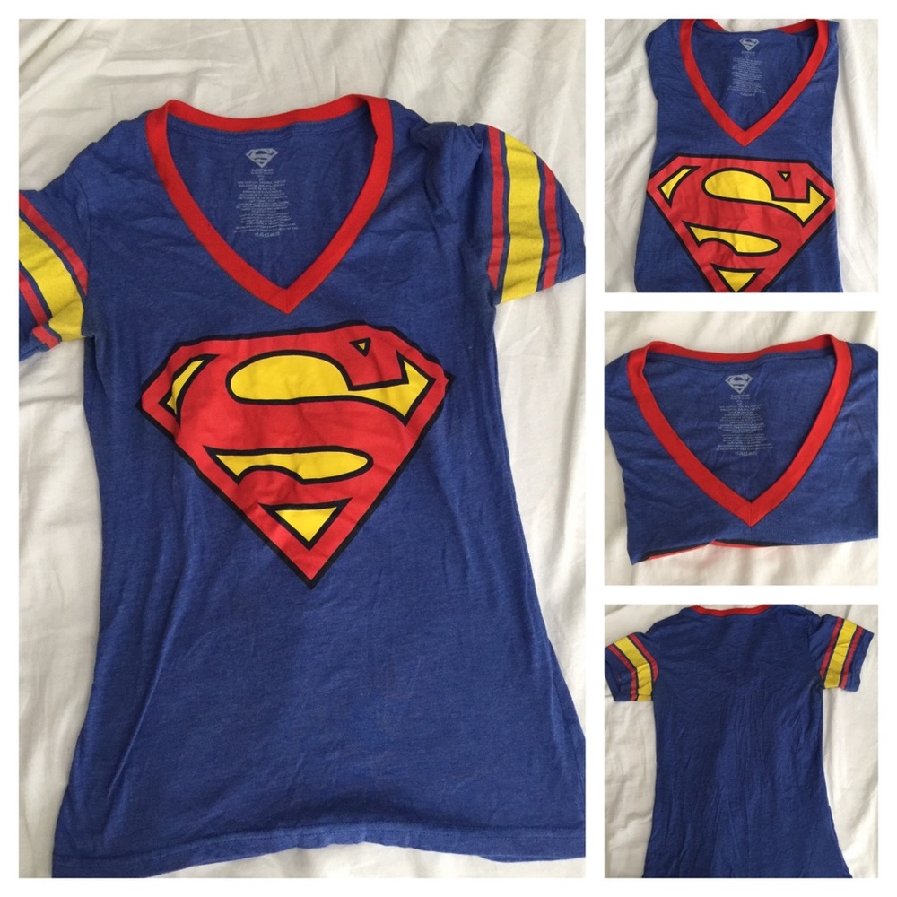 Superman V-neck shirt,  Size: Medium