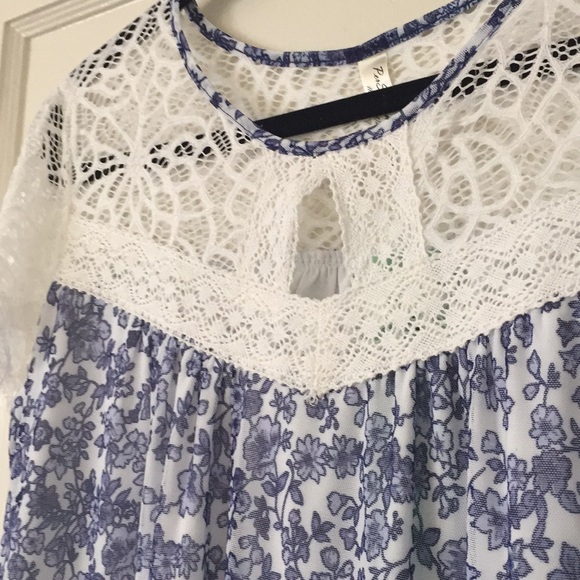 White lace and blue floral print dress - Picture 2 of 4