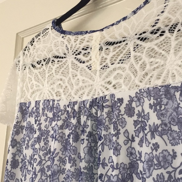 White lace and blue floral print dress - Picture 4 of 4