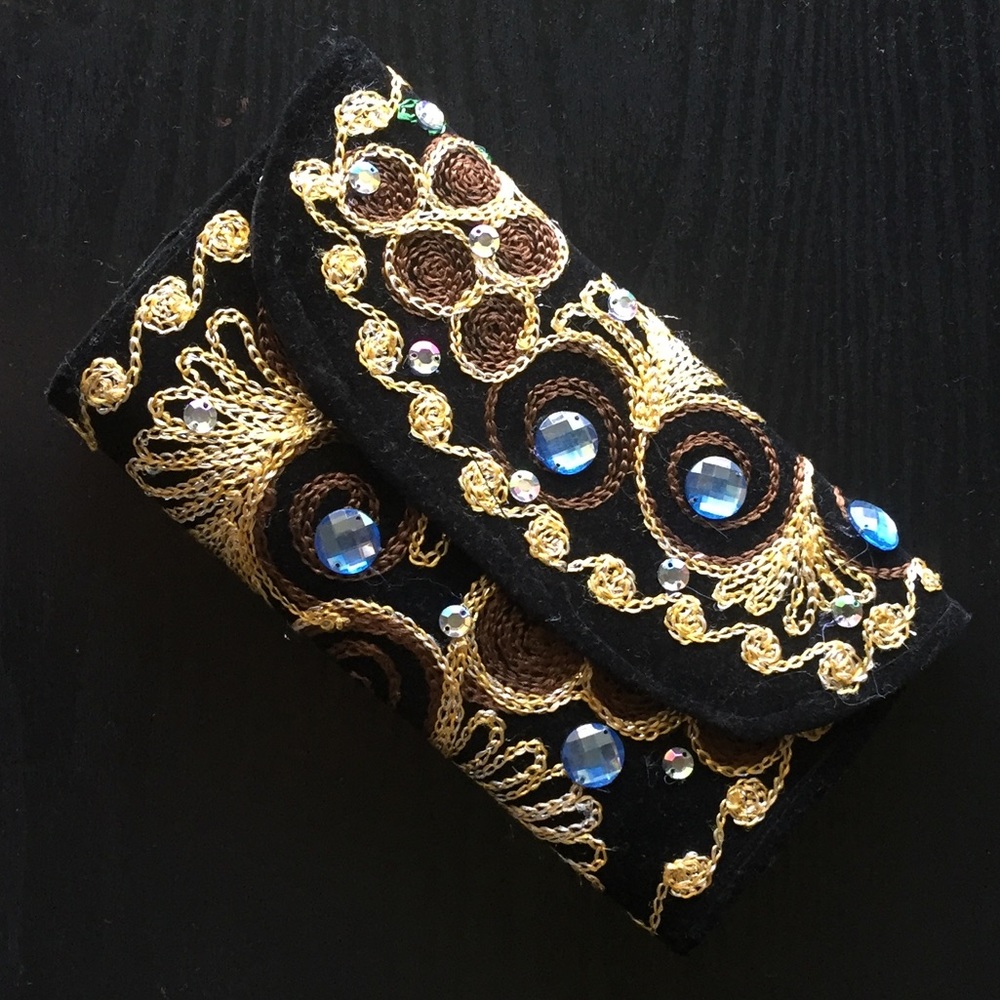 Boho style embroidered clutch! 🆕