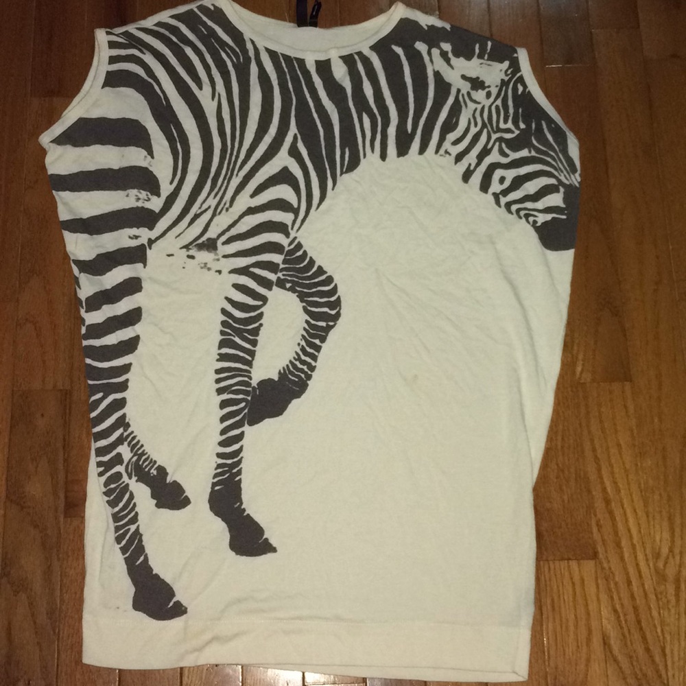Zebra tee! *OFFERS?*❣️