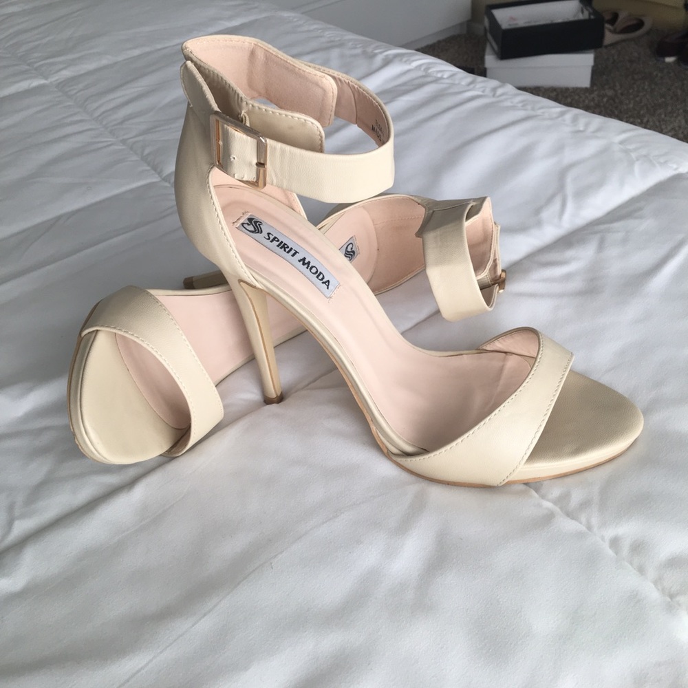 Tan Gold Buckle Heels